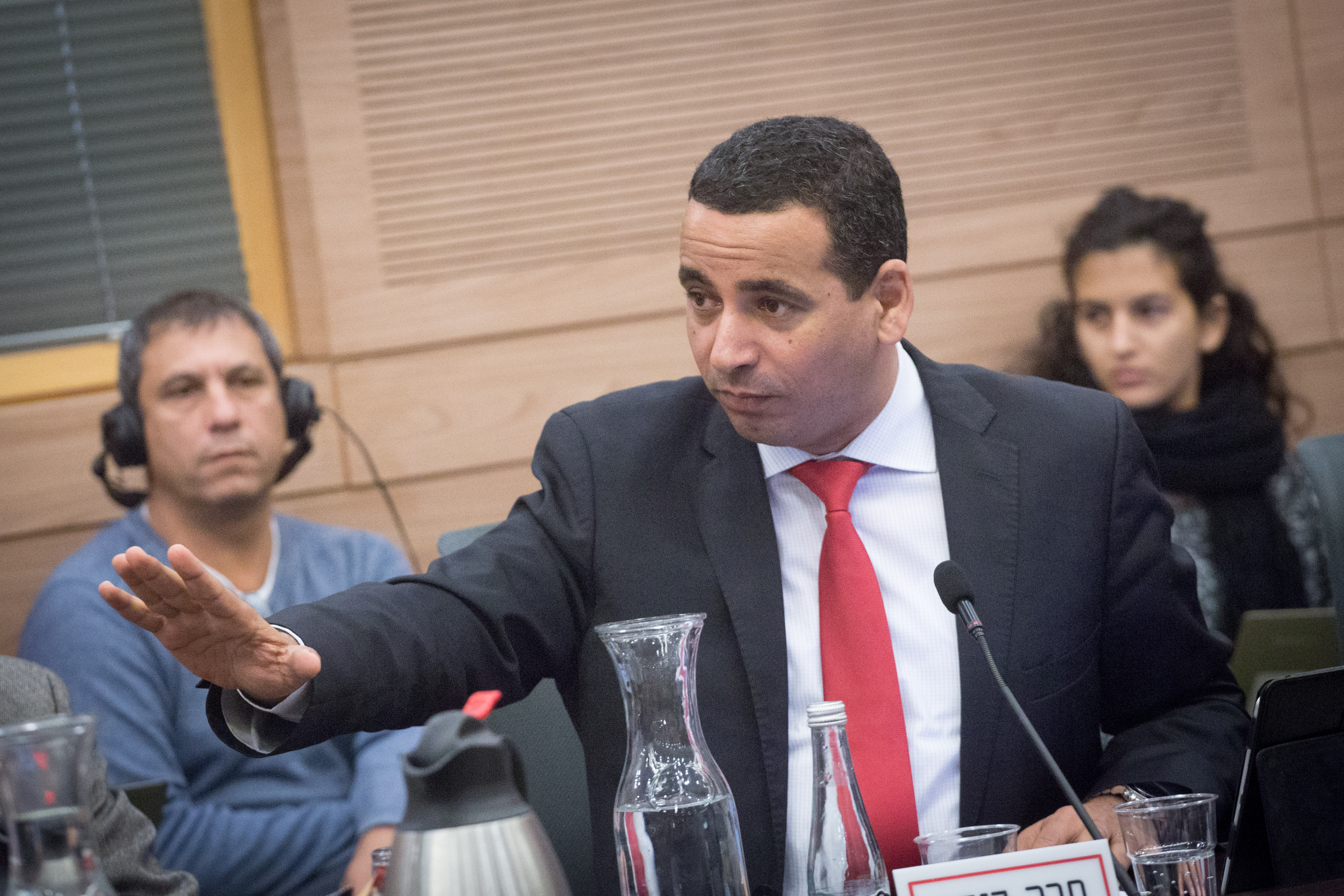 איבד את הבושה: התרגיל הנבזי של יואל חסון