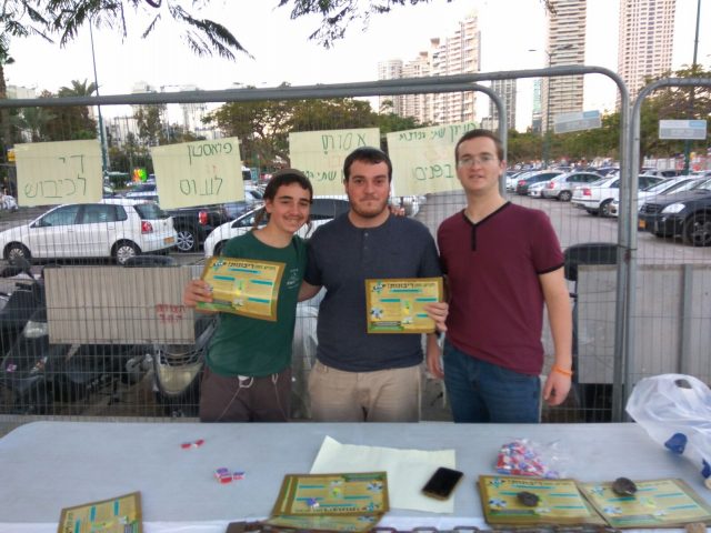 מסטיקים בלב מרכז הארץ • מאות נוסעים הופתעו