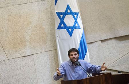 סמוטריץ' מחזק את ברקת: "חבורה של חשוכים"