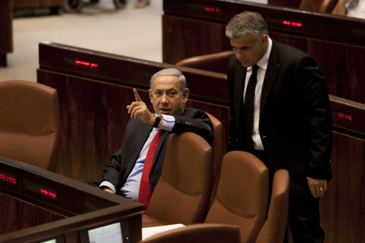 לפיד ונתניהו צמודים, גבאי מדשדש ובנט לא מתרומם