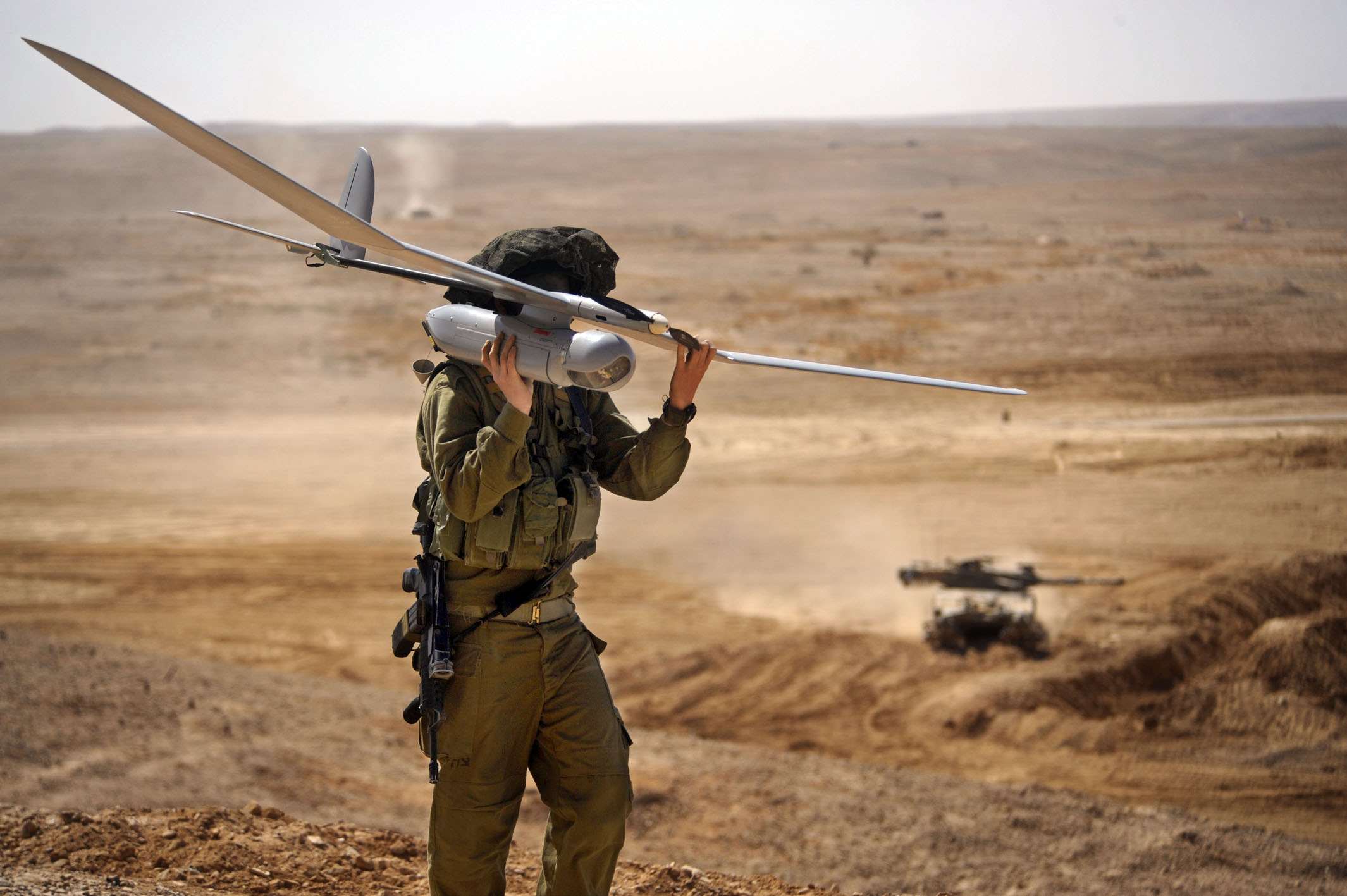 יחידת רוכב שמיים בסיוע להשמדת תותח בסוריה. צפו