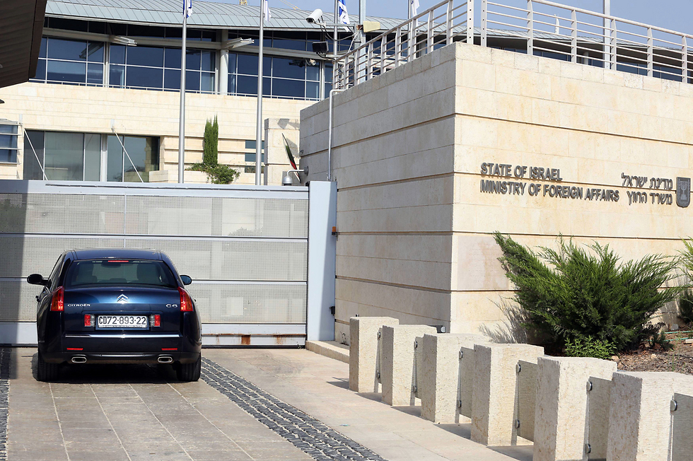 ישראל זימנה את שגריר פולין לשיחת נזיפה על רקע האשמות