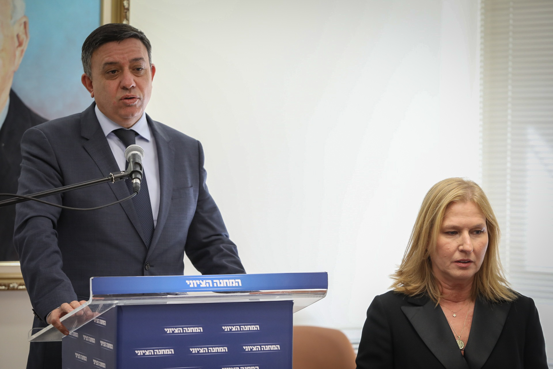 אם נתניהו ייחקר בצוללות הוא חייב להודיע על נבצרות