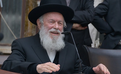 "חובה להקשיב לרופאים". הרב יצחק זילברשטיין
