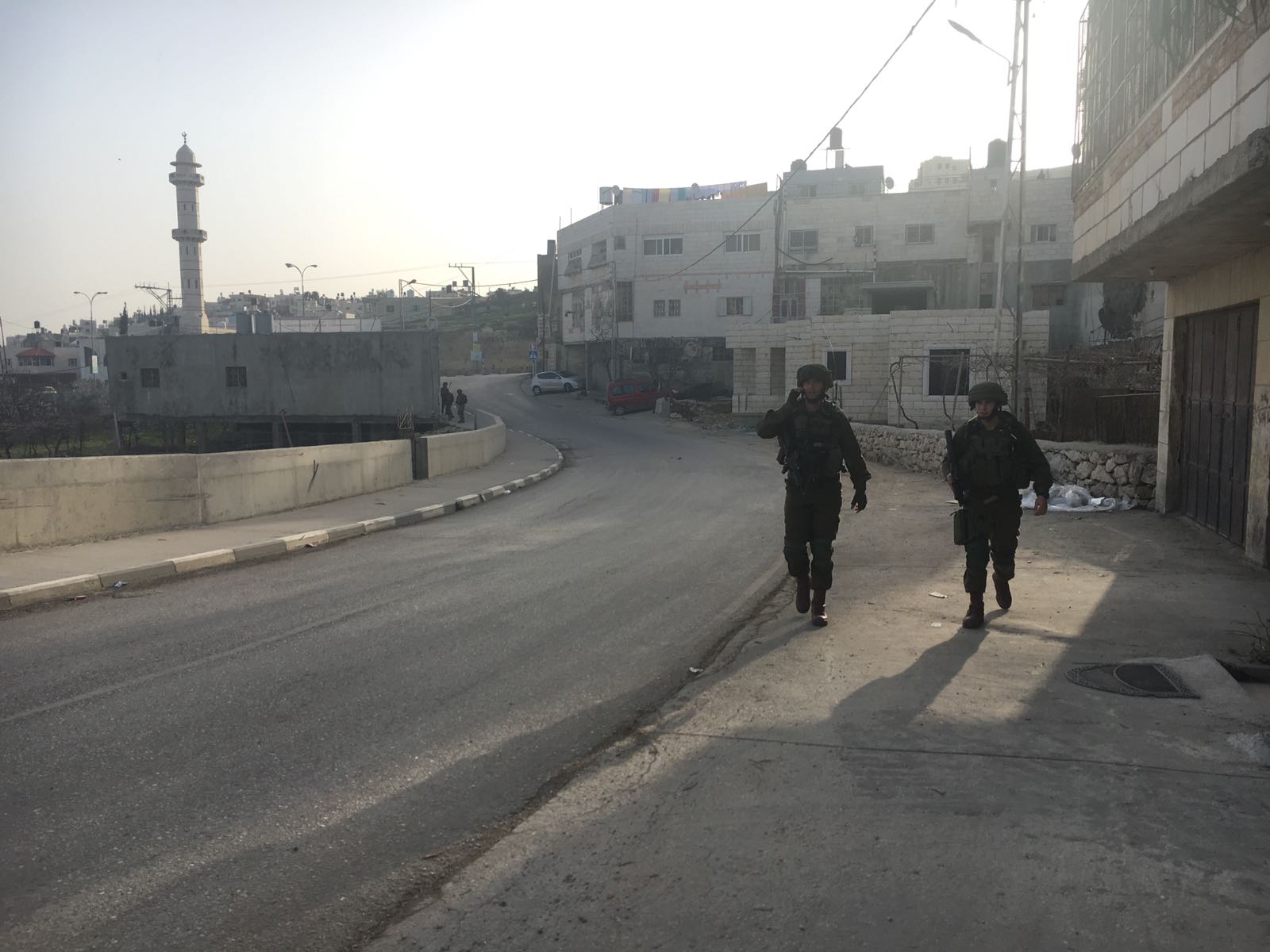 צה"ל פשט על כפר המחבל מכרמי צור; עשרות התפרעו