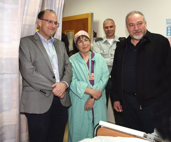 ליברמן עם קדוש וליפשיץ