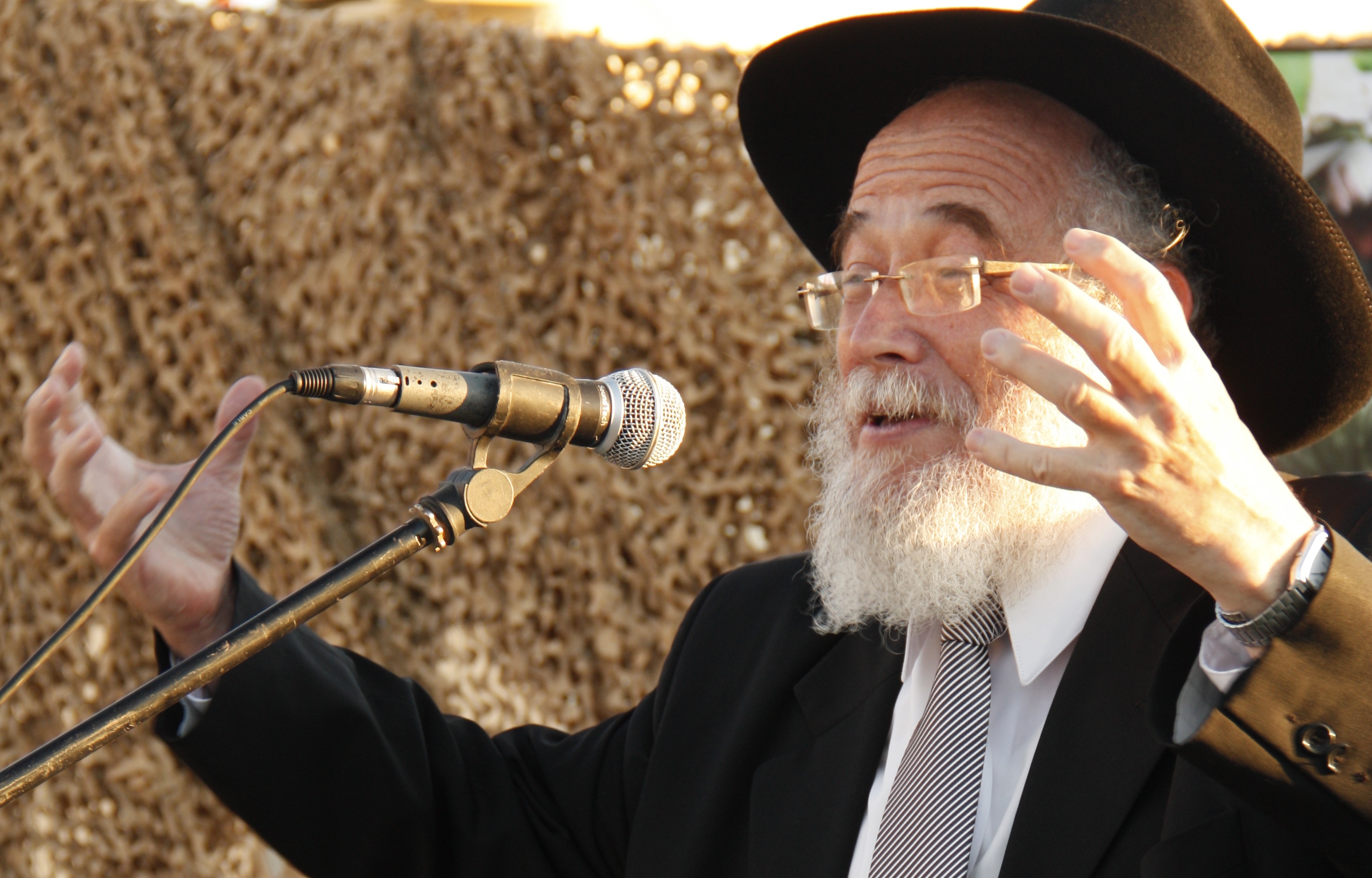 הרב שהוכה והשתתף בלוויה: "ר' שמואל היה רך"