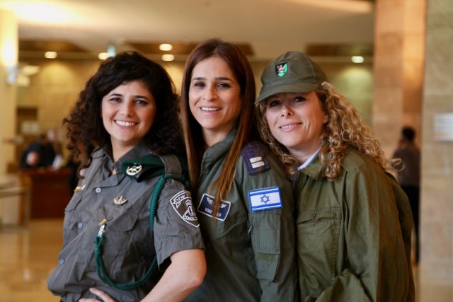 לא רק בגלל פורים: הח"כיות הגיעו לכנסת במדים
