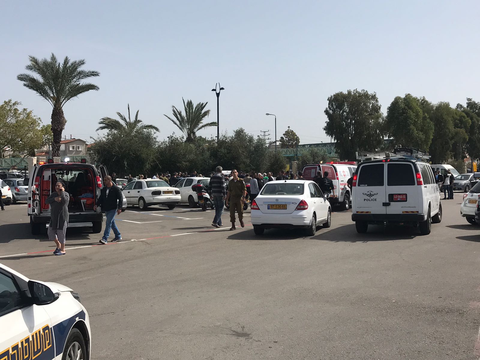 המחבל דוהר לעבר הכוחות ופוצע שני חיילים ושוטר מג"ב