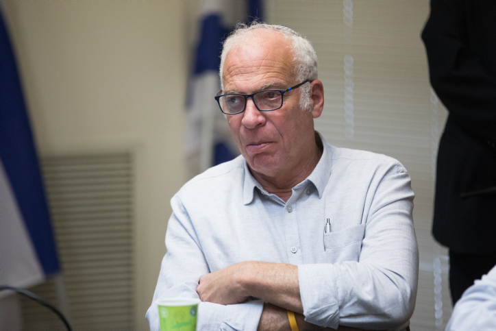 אורי אריאל דורש לפתוח בחקירה נגד הסופר איל מגד