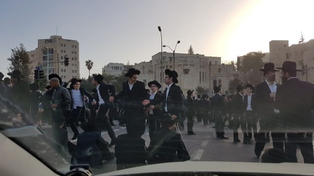 הפגנות החרדים הקיצונים חזרו: הכניסה לבירה נחסמה