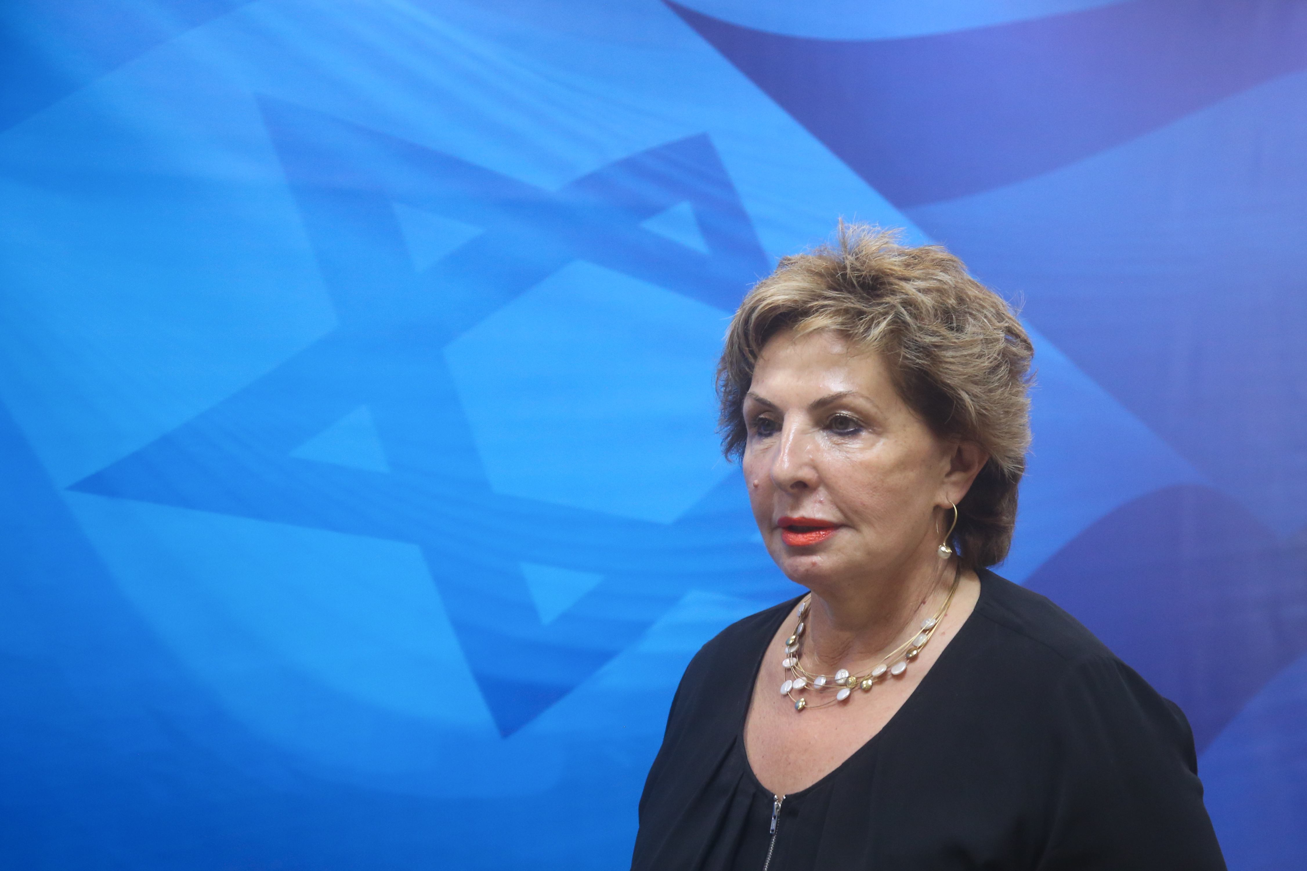 בכירה לשעבר בישראל ביתנו יוצאת נגד ליברמן