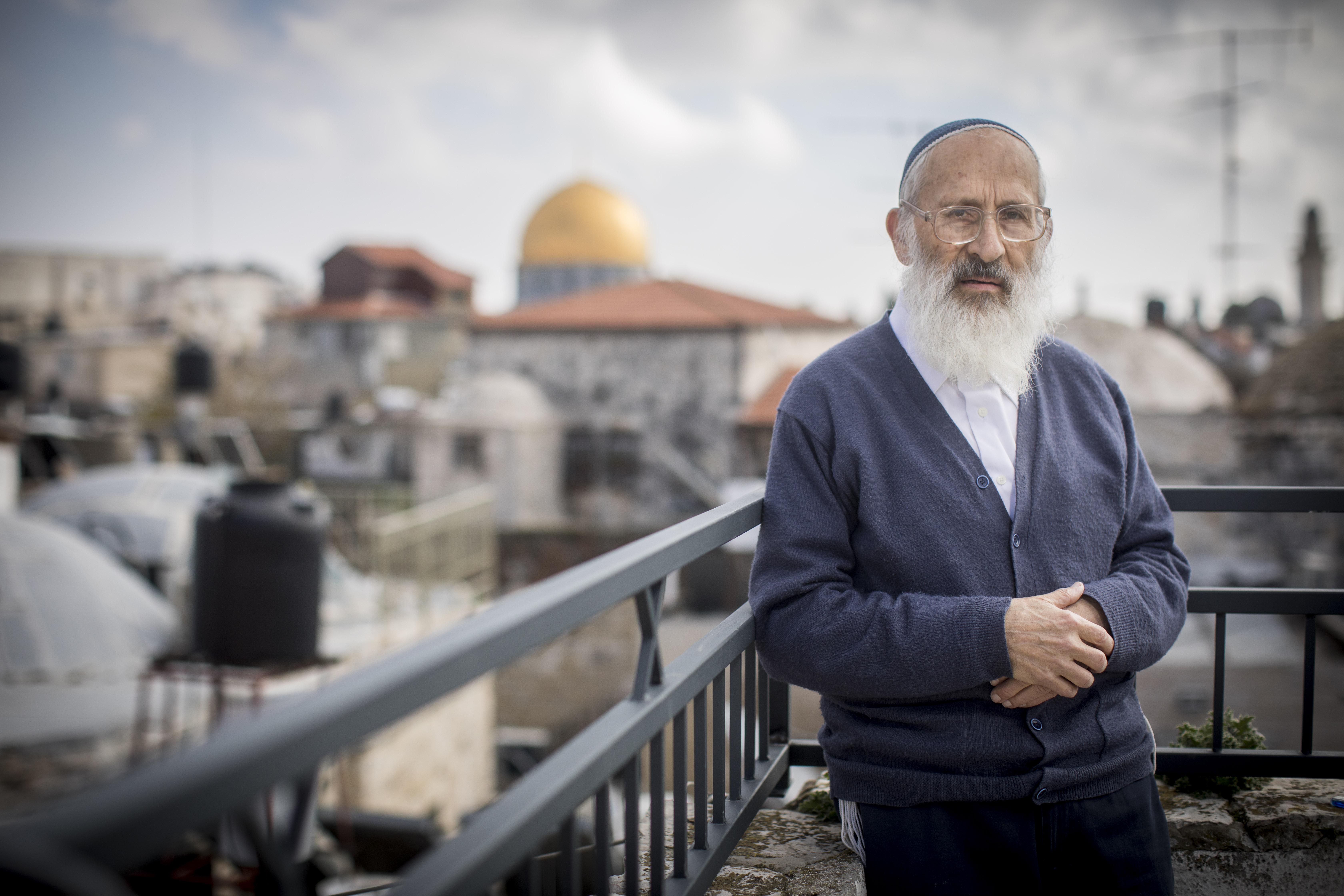 בין החותמים, הרב אבינר
