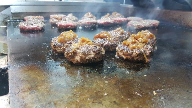ממפיס: ההמבורגר בעל החזון| ביקורת מסעדות