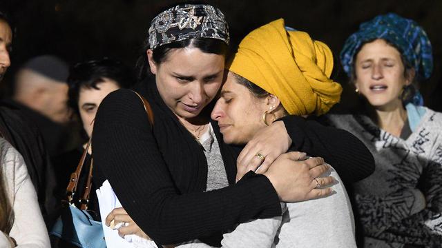 טרגדיה: המורה שנהרג לעיני בנו הובא למנוחות