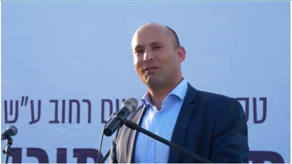 בנט נשנק מבכי: "צר לי עליך אחי עמנואל". צפו