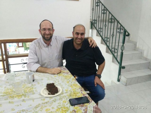 הנהג שאיבד את ההכרה עם החובש שהציל את חייו