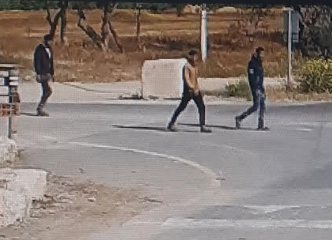 תיעוד דרמטי: המחבלים מסתובבים בקיבוץ צאלים