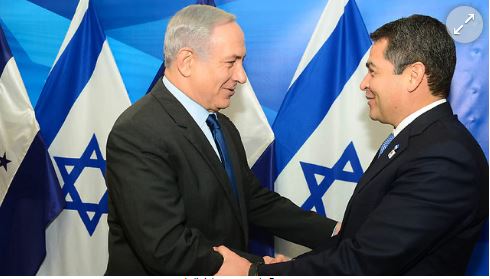 לראשונה: נציג מדינה זרה ידליק משואה