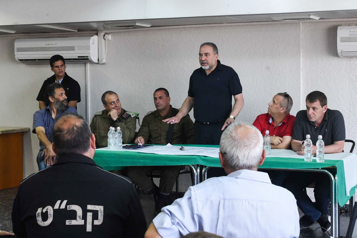 ליברמן: "לצלף מגיע צל"ש- לצלם טר"ש"