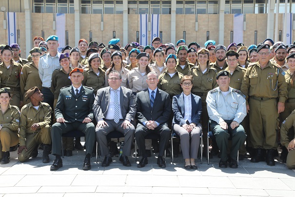 הבקשה החריגה של יו"ר הכנסת מהחיילים המצטיינים