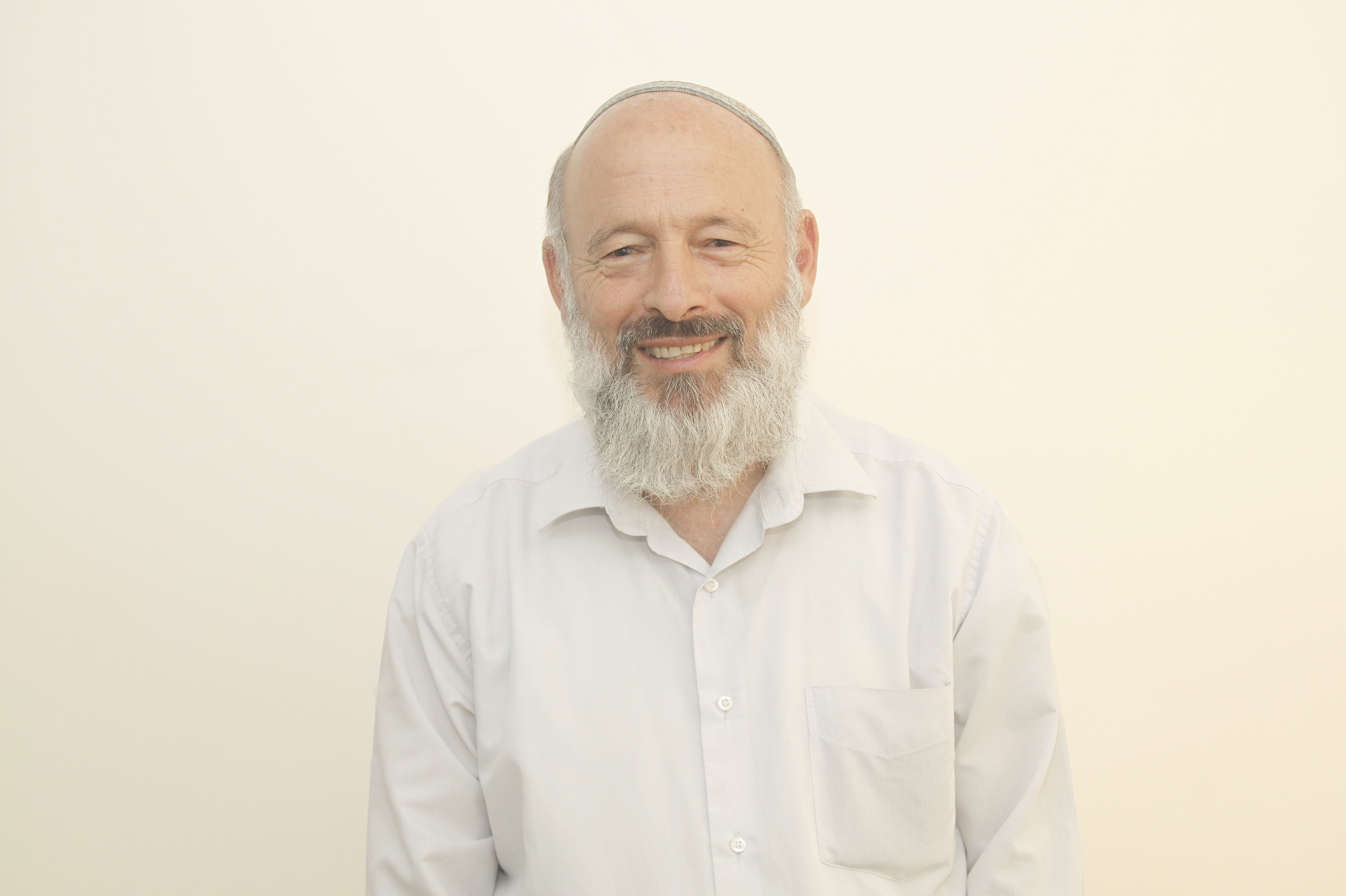 "כמה סמלי שהרב קנוהל נפטר ביום העצמאות"