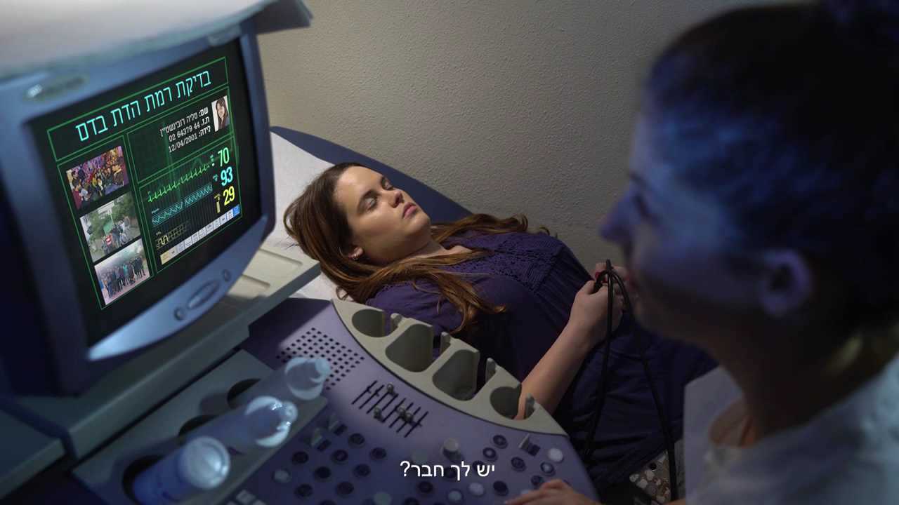 צפו: זה מה ששואלים נערה שהצהירה שהיא דתייה