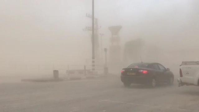 מדורות בספק: סופות עזות בדרום, שריפות במרכז. צפו
