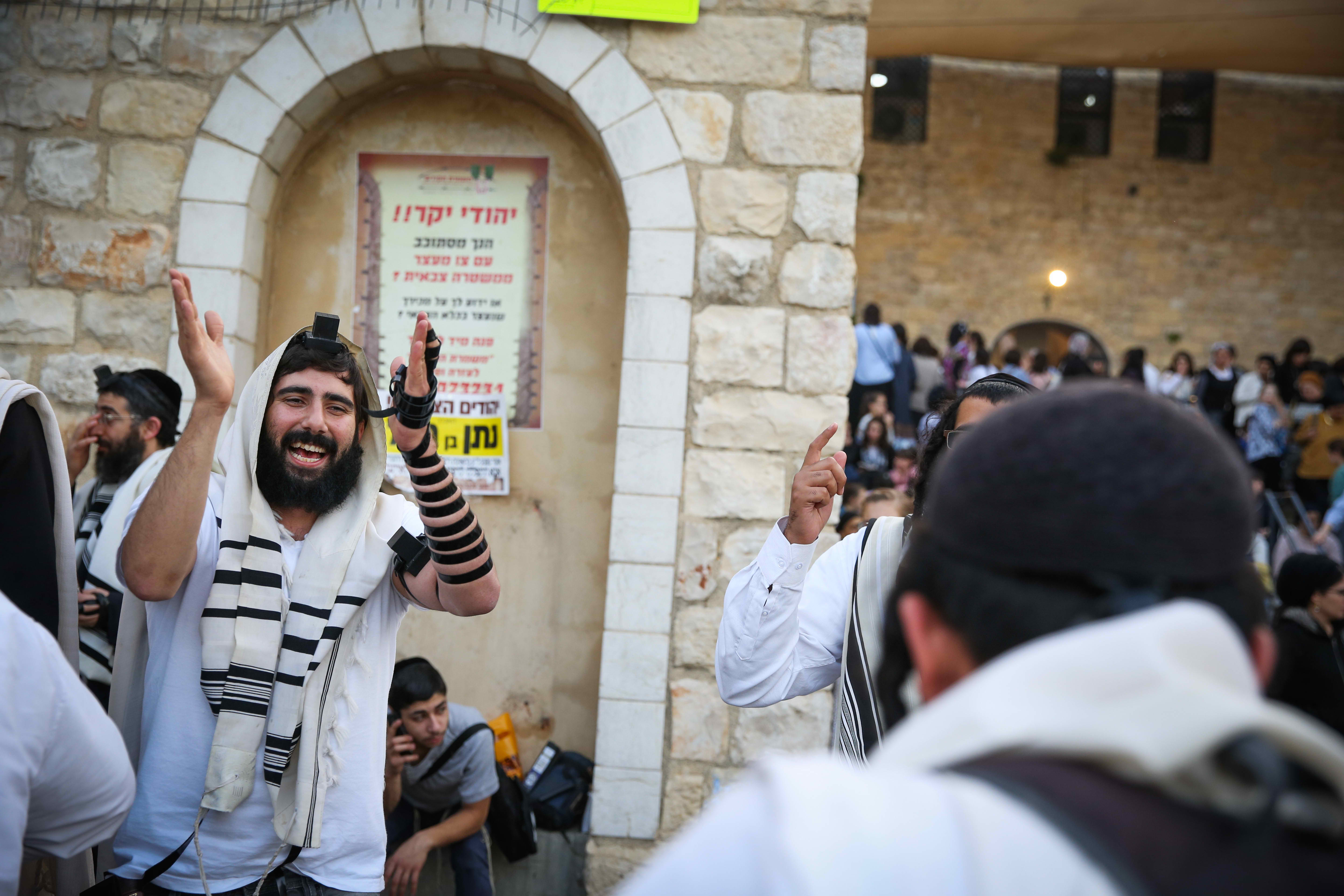 ל"ג שמח: אלפים חוגגים במירון• צפו בגלריה