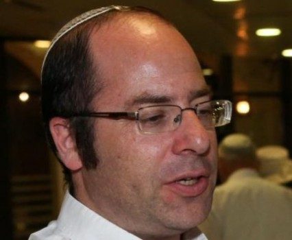 מי שעושה לסרבן הגט לייק או שיתוף פועל נגד בית הדין