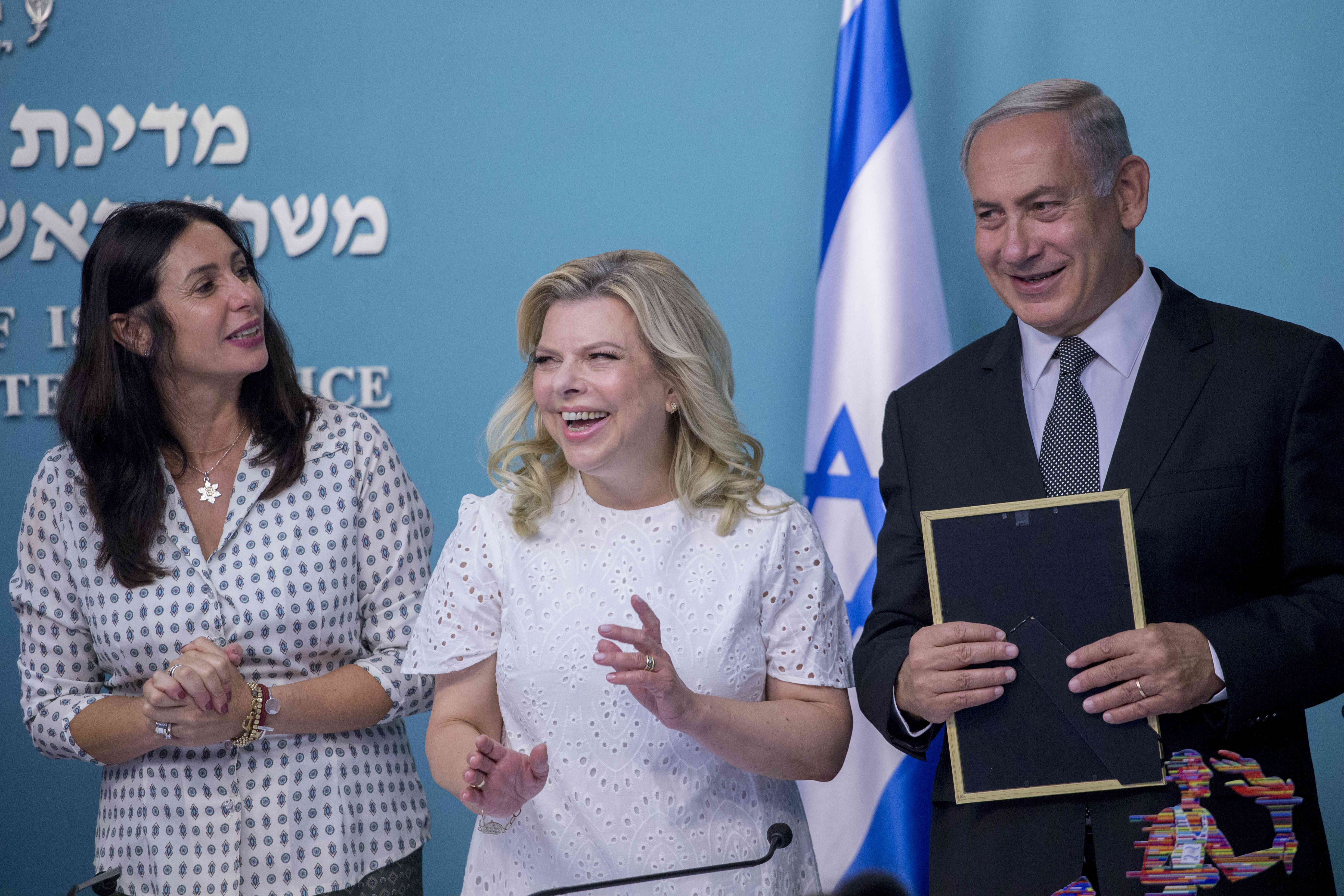 'אל תתביישי': כשנתניהו השתלט לרגב על הפייסבוק