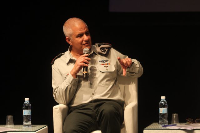 "הצבא גברי וחילוני וקשה לדתיים ולנשים להיות בו"