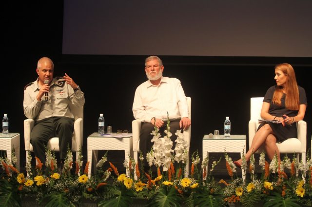 "הצבא גברי וחילוני וקשה לדתיים ולנשים להיות בו"