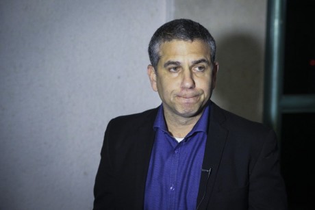 האזינו: ראש השב"כ לשעבר טורק לינון מגל את הטלפון