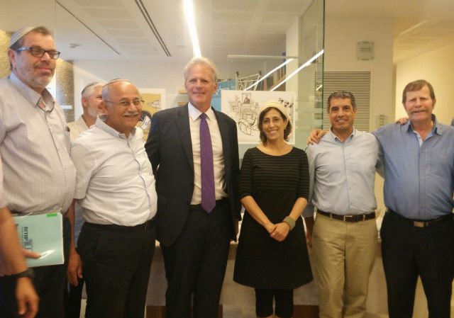 סגן השר אורן עם ראשי החמ"ד