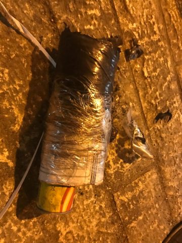 המטען המאולתר שהושלך לעבר הכוחות (קרדיט: דוברות המשטרה)