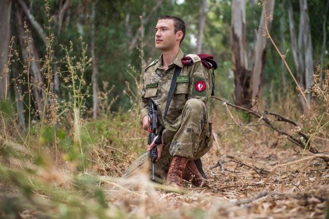 צה"ל עובר ממדי ב' לבגדי עבודה. צפו במדים החדשים