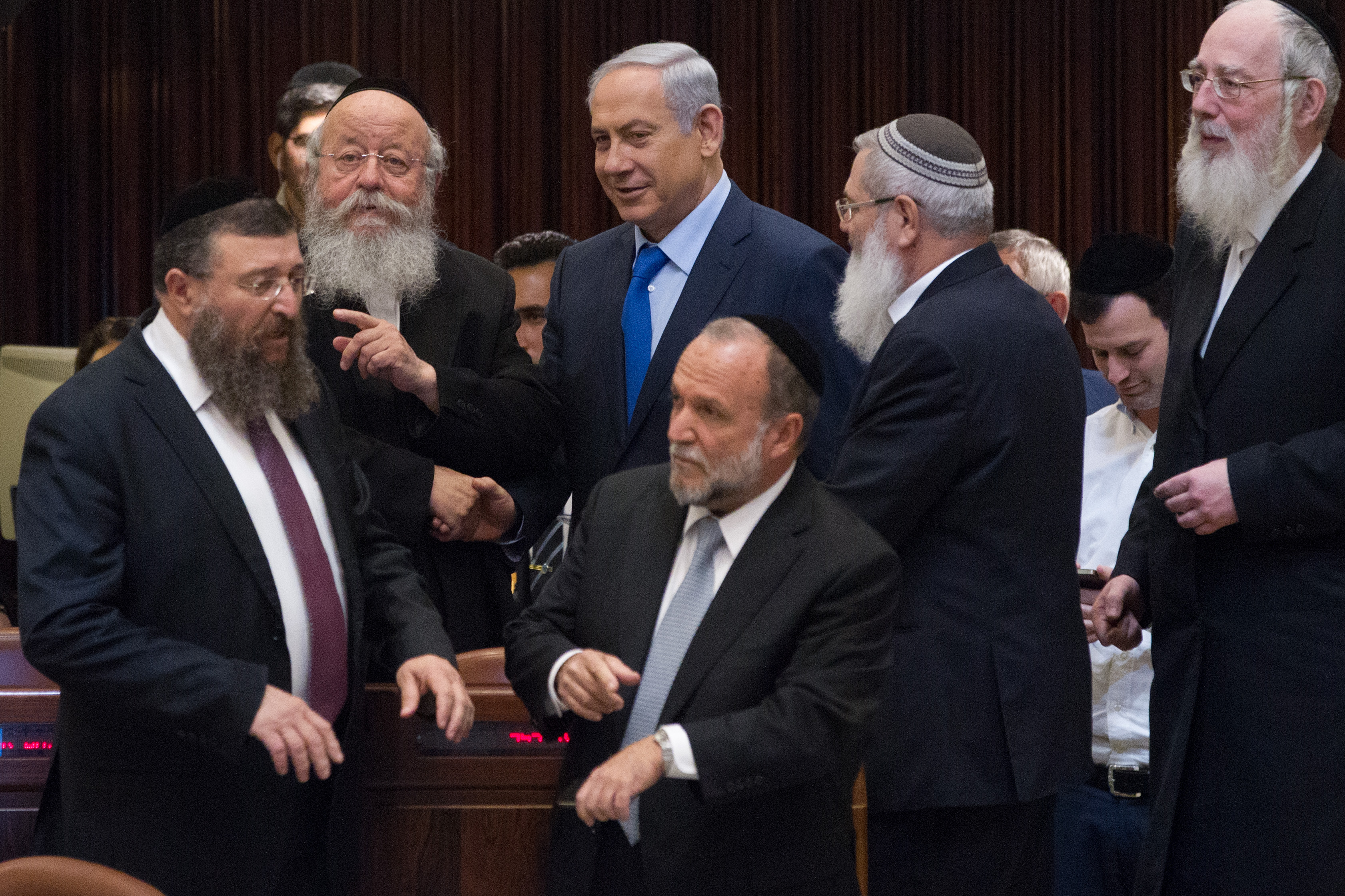 החרדים התנגדו, הערבים נמנעו; חוק הגיוס עבר