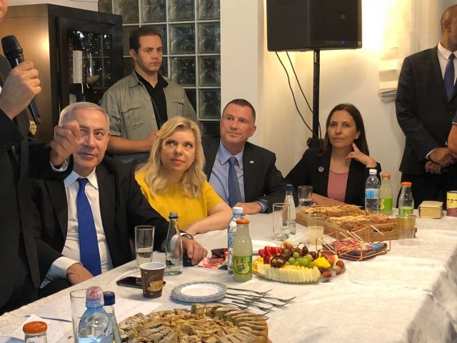 יולי והזוג נתניהו