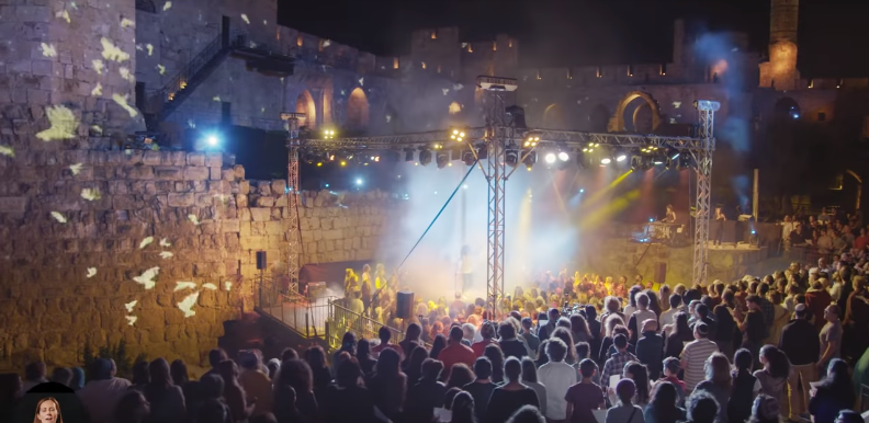 קולולם היסטורי: יהודים, ערבים ונוצרים שרים יחד