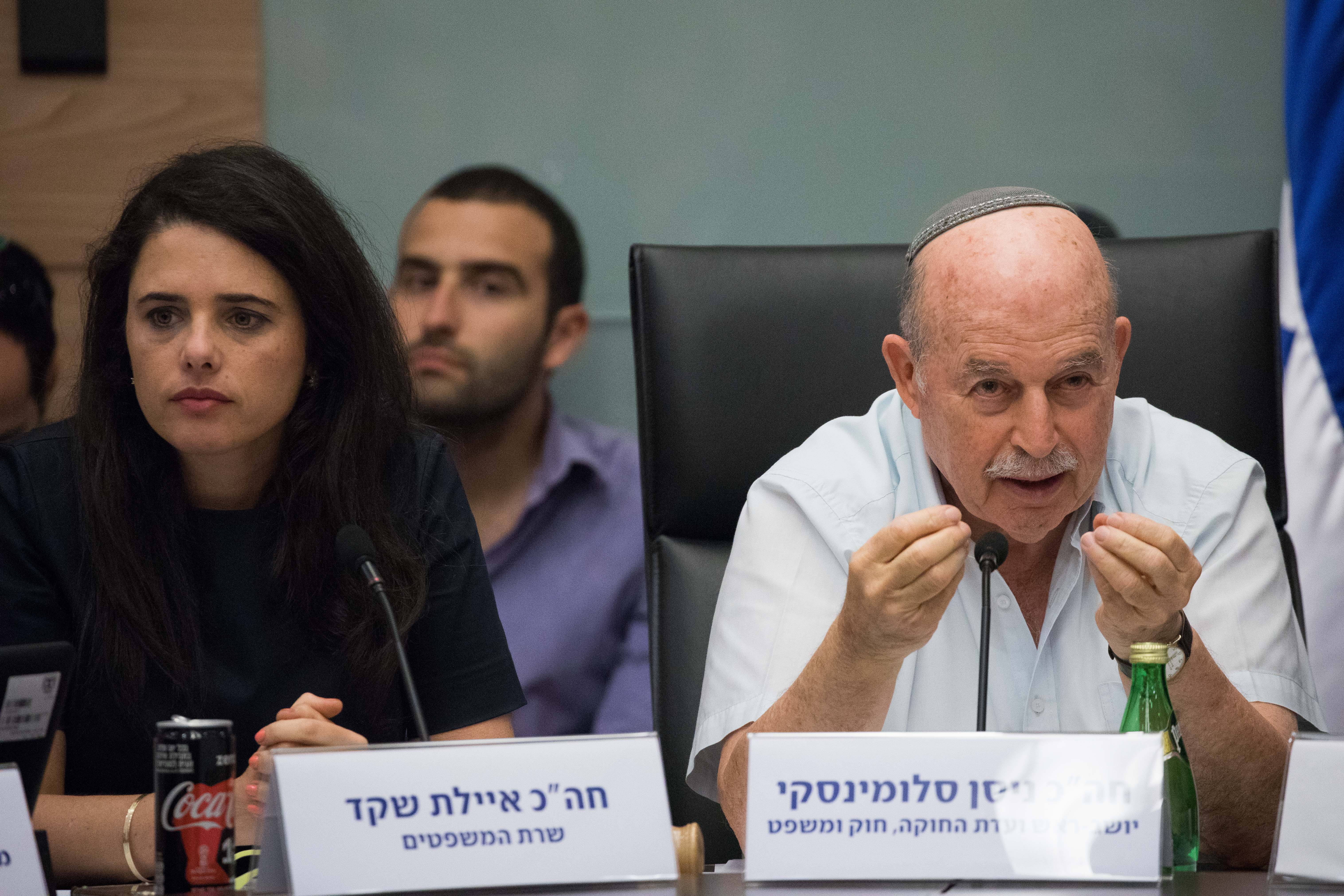 בבית היהודי מאיימים להצביע נגד חוק הלאום