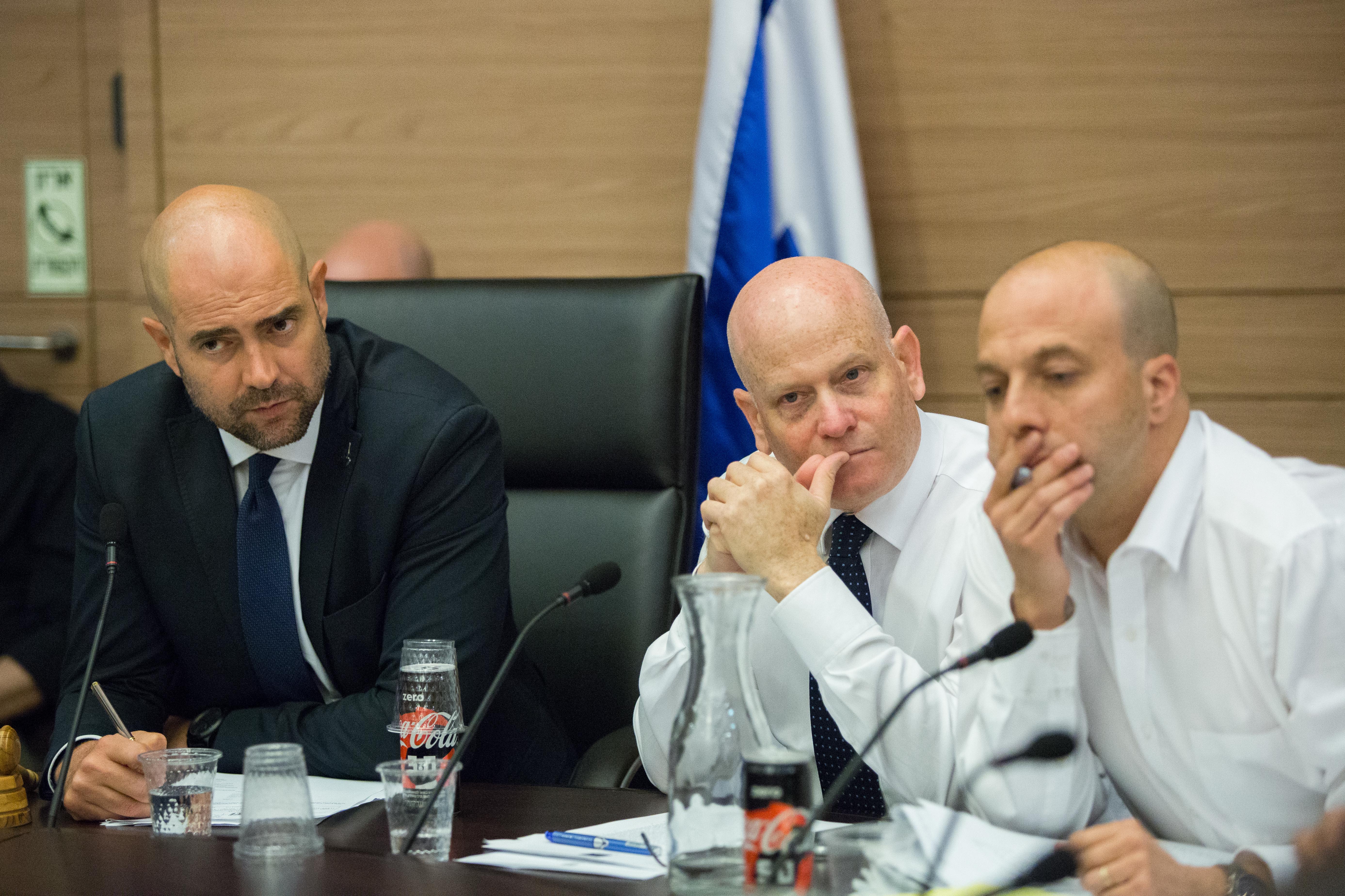 יועמ"ש הכנסת נגד הליכוד: עובדי ציבור יזכו ליחס מכבד