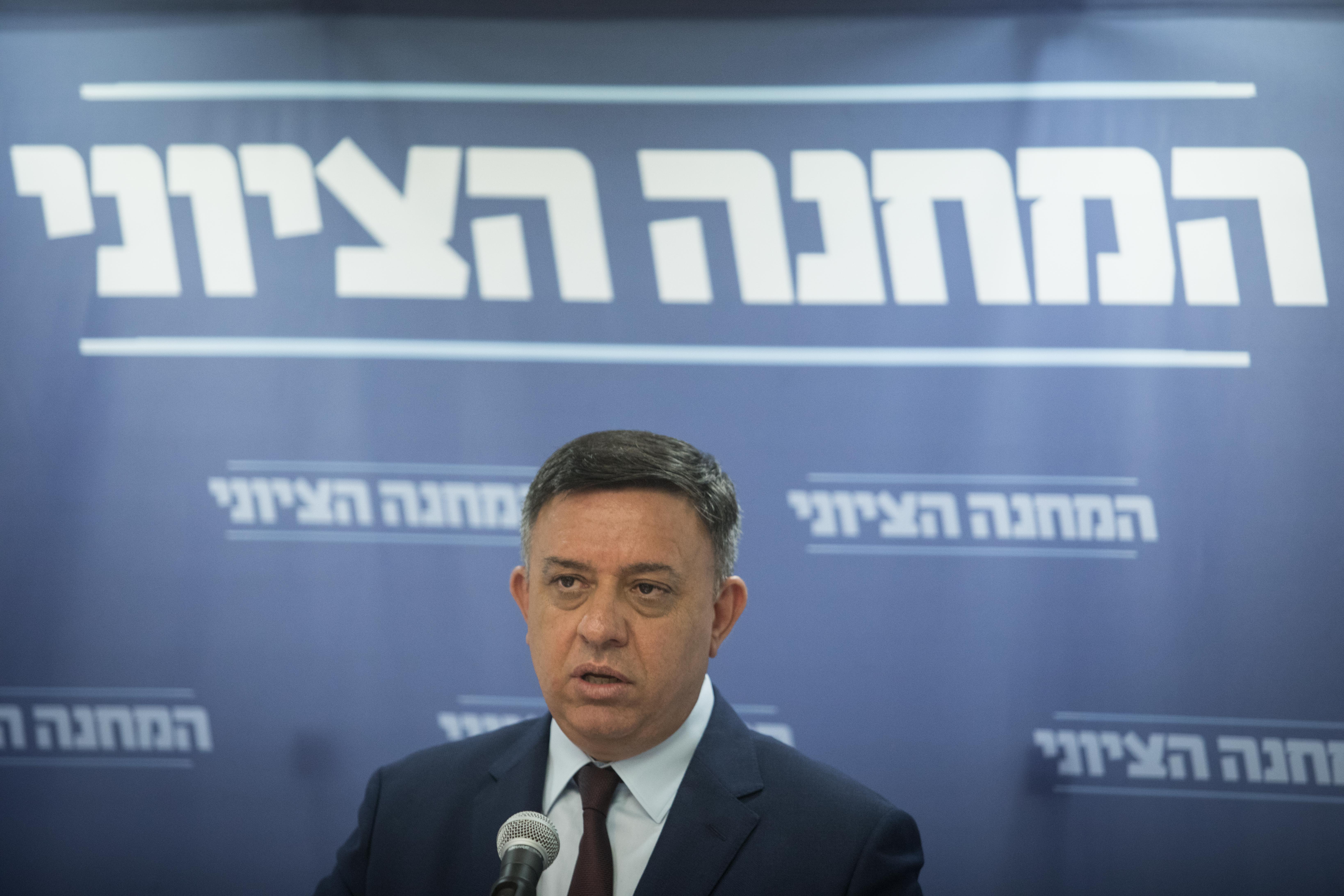 גבאי: "התנהלות הקבינט תוביל למלחמה"