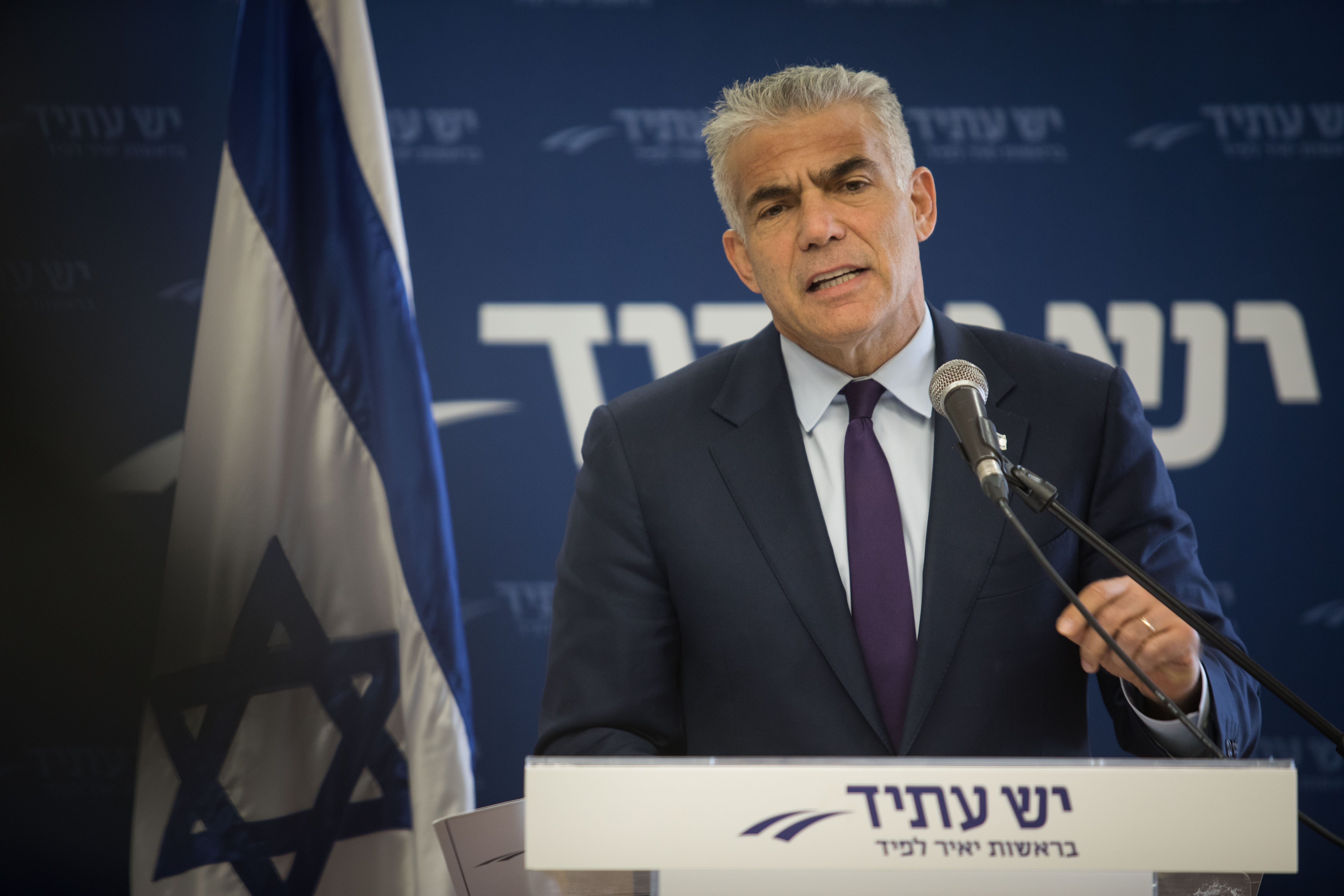 לפיד תוקף את נתניהו: "הוא חייב לציבור הסבר"