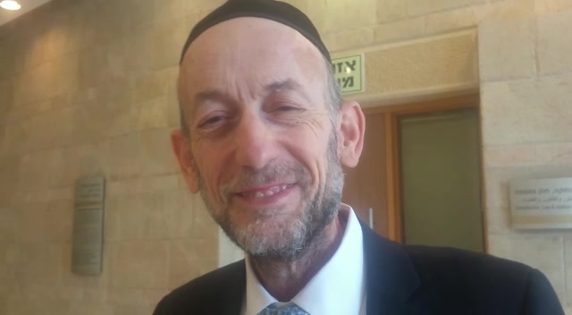 אורי מקלב איבד את הקול צילום סרוגים