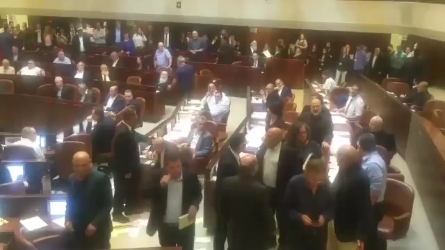 מייד עם האישור פרצו במהומה הח