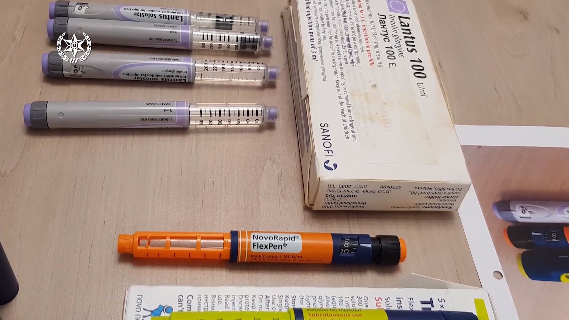 הזריקה לילדים אינסולין כדי לקבל כספי ביטוח לאומי