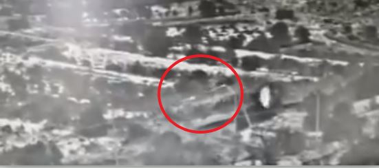 תיעוד: מחבלים משליכים עשרות בקבוקי תבערה