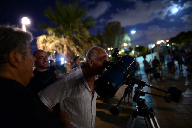 למקרה שפספסתם: ליקוי הירח הנדיר של המאה• צפו