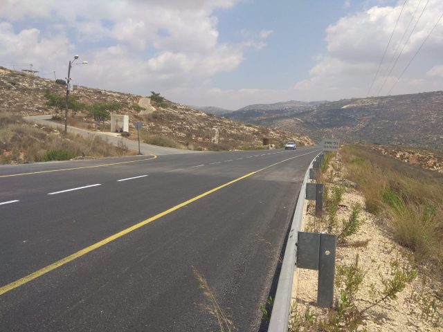 הכניסה ליישוב נופי נחמיה